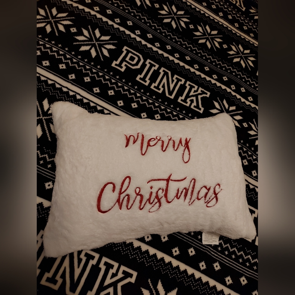 NWT 🏷 Rodeo Home | Merry Christmas Pillow